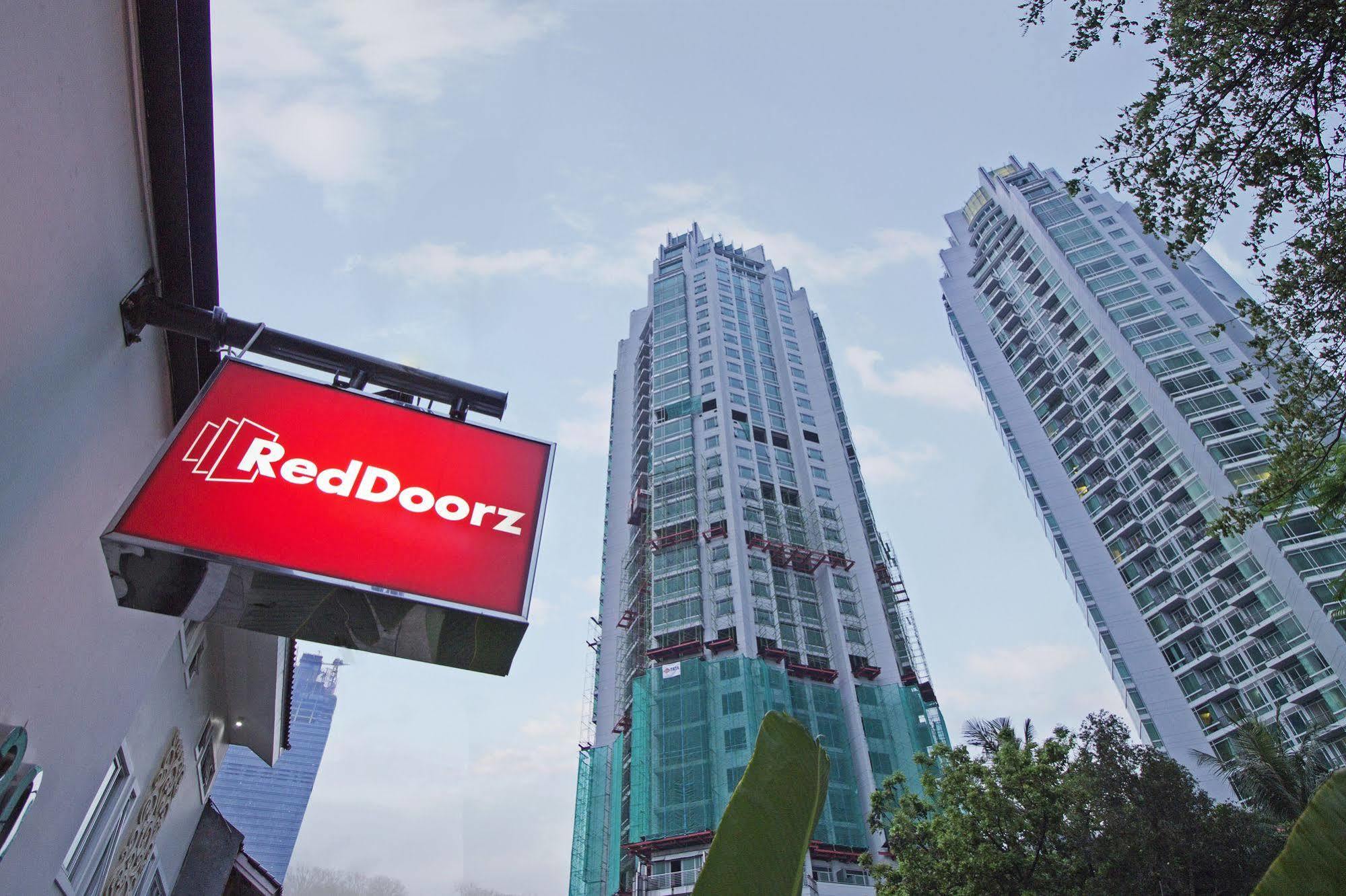 Reddoorz Plus @ Setiabudi Eight Jakarta Extérieur photo