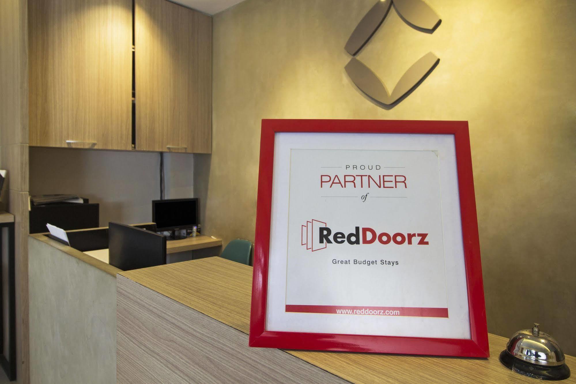 Reddoorz Plus @ Setiabudi Eight Jakarta Extérieur photo