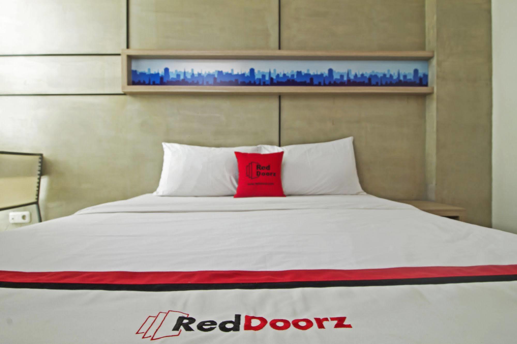 Reddoorz Plus @ Setiabudi Eight Jakarta Extérieur photo