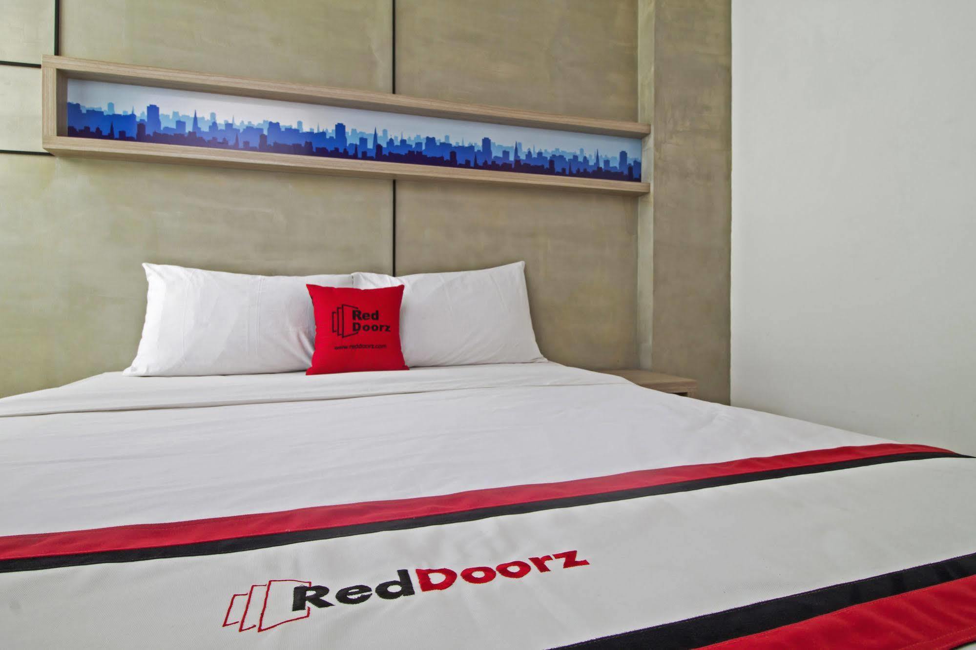 Reddoorz Plus @ Setiabudi Eight Jakarta Extérieur photo